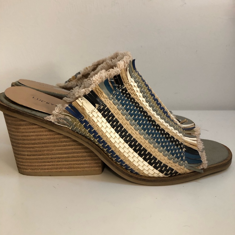 NWOT Lucky Brand Leyshia Blue and Tan Raffia Woven Slide Mules
